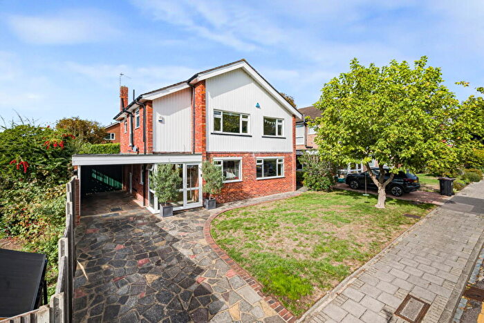 4 Bedroom Detached House For Sale In Rutland Gate, Bromley, BR2