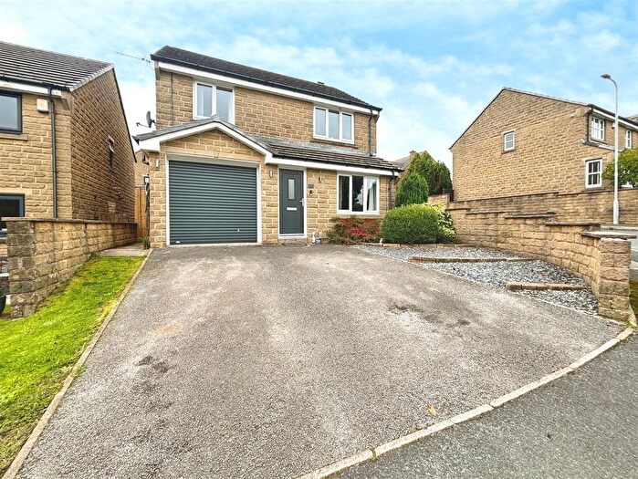 4 Bedroom Detached House For Sale In Bradshaw View, Queensbury, Bradford, BD13