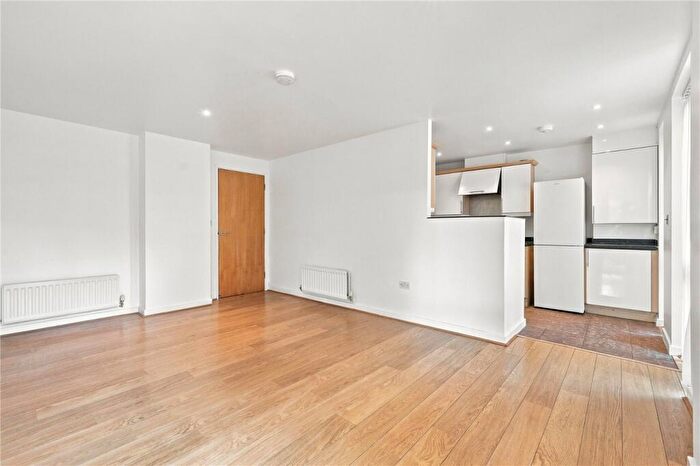 2 Bedroom Apartment To Rent In Southwold Road, London, E5