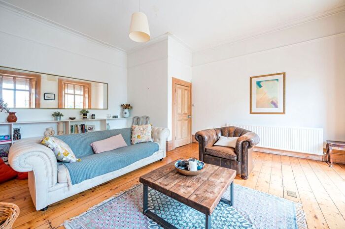 3 Bedroom Flat To Rent In Brixton Hill, London, SW2