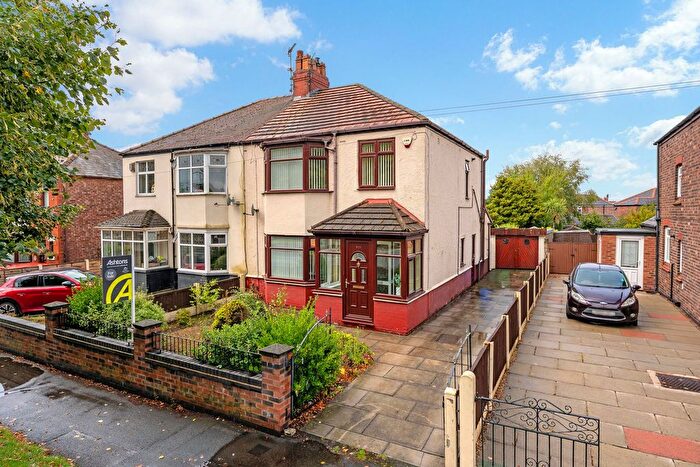 3 Bedroom Semi-Detached House For Sale In Kingsway, Widnes, WA8