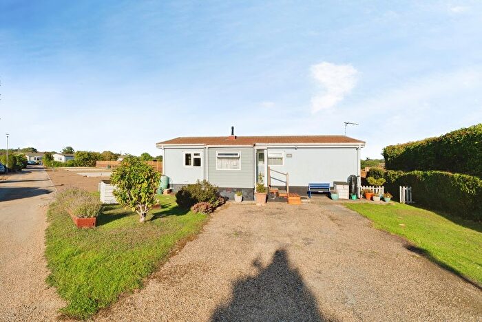 2 Bedroom Mobile/park Home For Sale In Wixfield Park, Ipswich, Suffolk, IP7