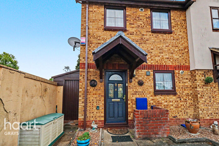 1 Bedroom End Of Terrace House For Sale In College Road, Grays, RM17