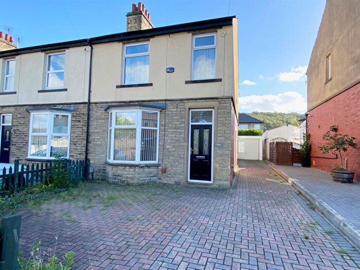 3 Bedroom End Of Terrace House For Sale In Brooklyn Avenue, Dalton, Huddersfield, HD5