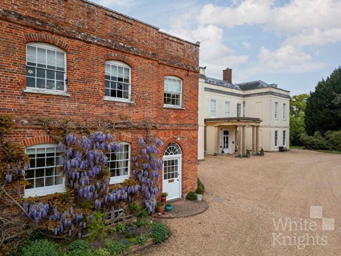 2 Bedroom Apartment For Sale In Swallowfield Park, Swallowfield, Reading, Berkshire, RG7