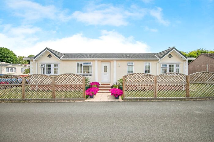 2 Bedroom Mobile/park Home For Sale In Heathlands Park, Rushmere St. Andrew, Ipswich, IP4