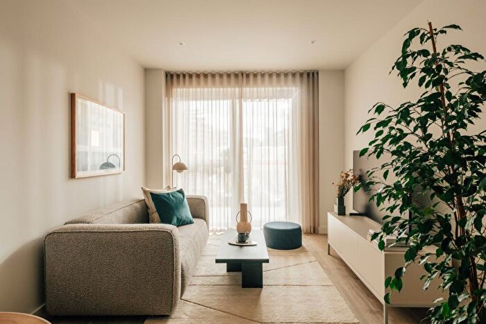 1 Bedroom Apartment To Rent In Canal Club, London, E9