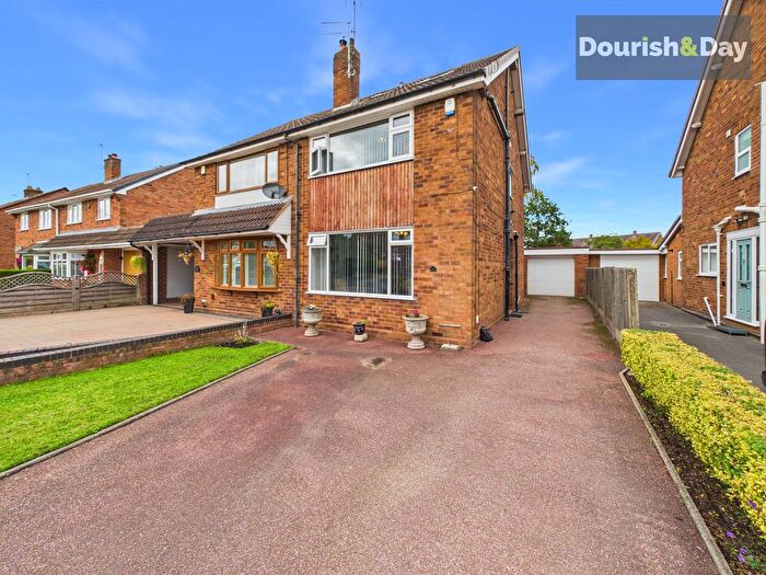 4 Bedroom Semi-Detached House For Sale In Haling Road, Penkridge, ST19