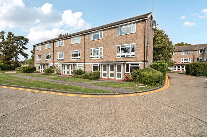 2 Bedroom Maisonette For Sale In Osborne Court, Osborne Road, Windsor, SL4
