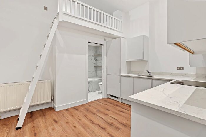 Studio To Rent In Maple Road, London, SE20