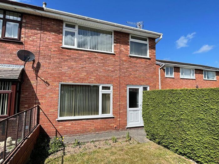 3 Bedroom Semi-Detached House For Sale In Carlton Drive, Gwersyllt., LL11