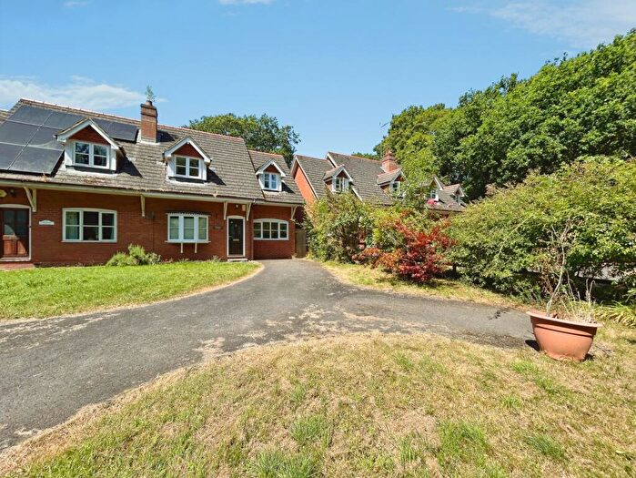 3 Bedroom Semi-Detached House For Sale In Station Road, Winchfield, Hook, RG27