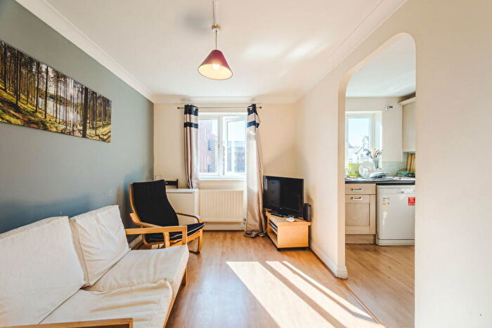 5 Bedroom House Of Multiple Occupation For Sale In Saltash Road, Swindon, SN2
