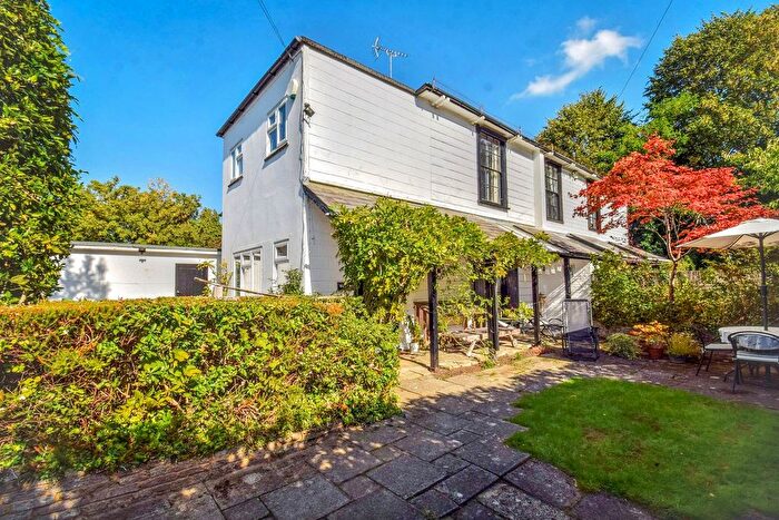 3 Bedroom Semi-Detached House For Sale In Sackville Close, Sevenoaks, TN13
