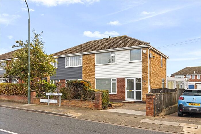 3 Bedroom Semi-Detached House To Rent In St Nicholas Drive, Grimsby, DN37