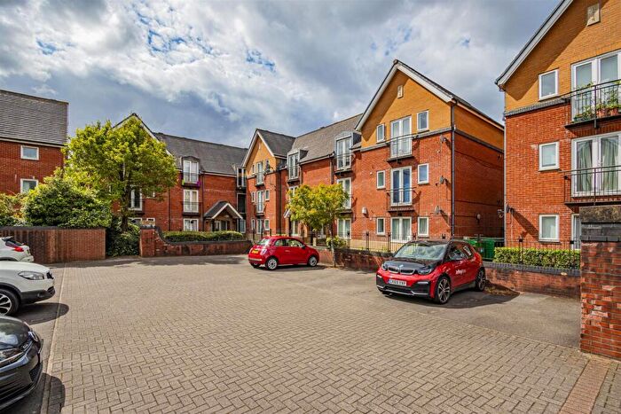 2 Bedroom Apartment To Rent In Barquentine Place, Cardiff Bay, CF10