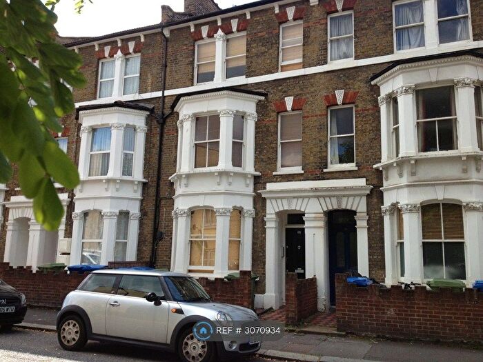 Studio To Rent In Penton Place, London, SE17