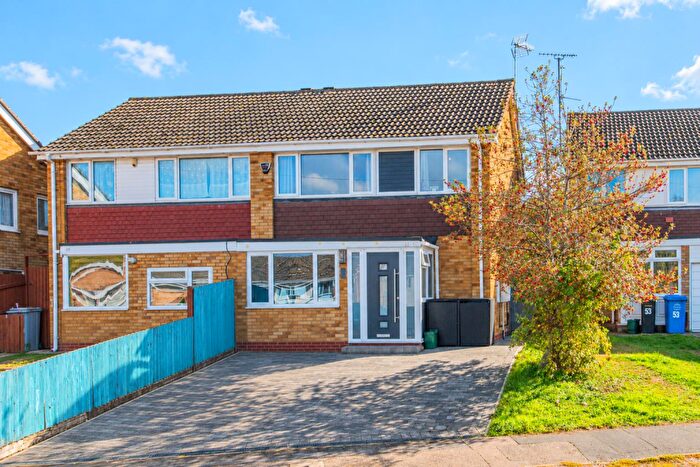 3 Bedroom Semi-Detached House For Sale In St. Johns Road, Kettering, NN15