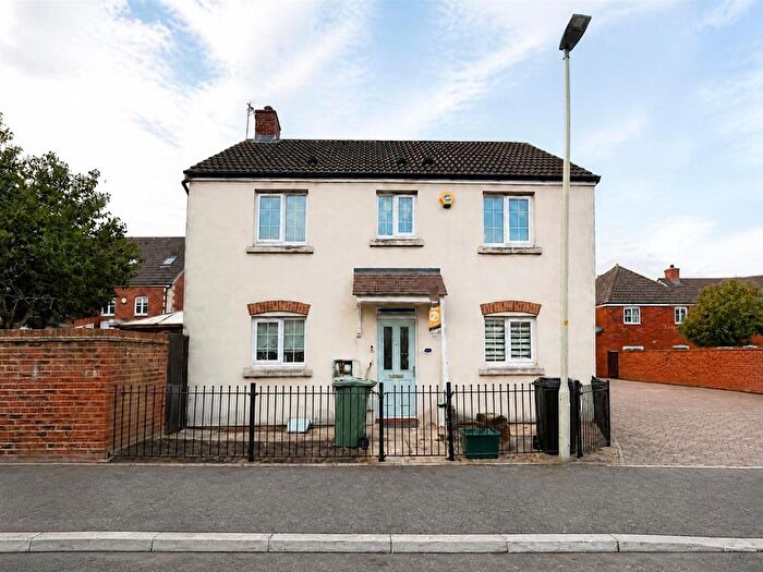 3 Bedroom Detached House To Rent In Lyneham Drive, Quedgeley, Gloucester, GL2