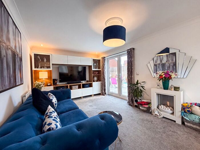 3 Bedroom Detached House For Sale In Brickworth Place, Swindon, SN3