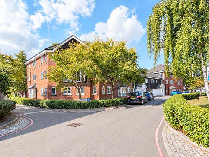 2 Bedroom Flat For Sale In Wharf Way, Hunton Bridge, WD4
