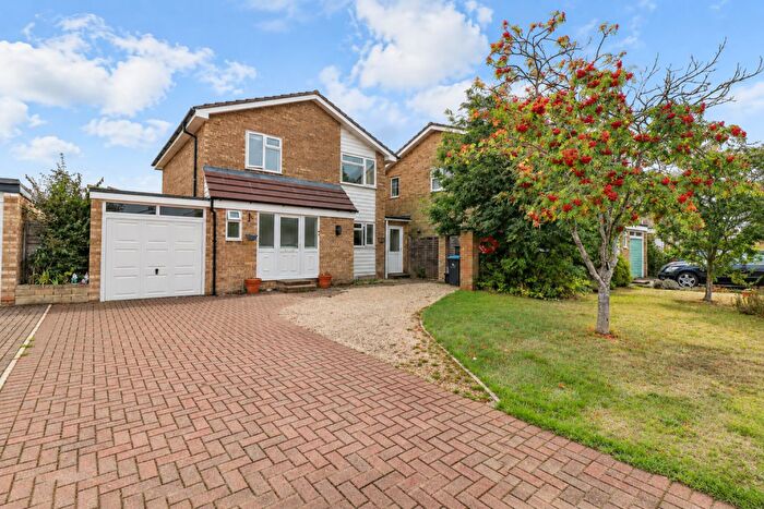 3 Bedroom Detached House For Sale In Plane Tree Way, Woodstock, OX20