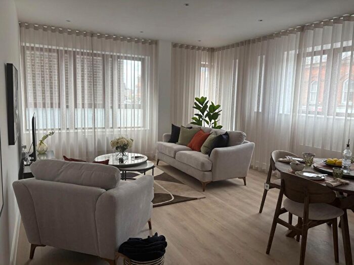 2 Bedroom Flat To Rent In Peach Street, Wokingham, RG40