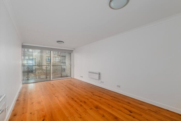 2 Bedroom Apartment To Rent In Boardwalk Place, E14