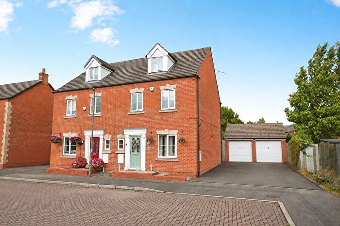 4 Bedroom Semi-Detached House For Sale In Sandringham Close, Chesterfield, S41