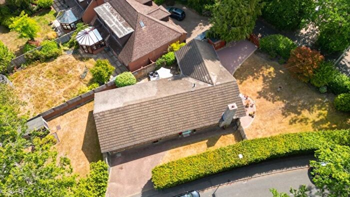 4 Bedroom Detached Bungalow For Sale In Kiln Ride, Finchampstead, Wokingham, Berkshire, RG40