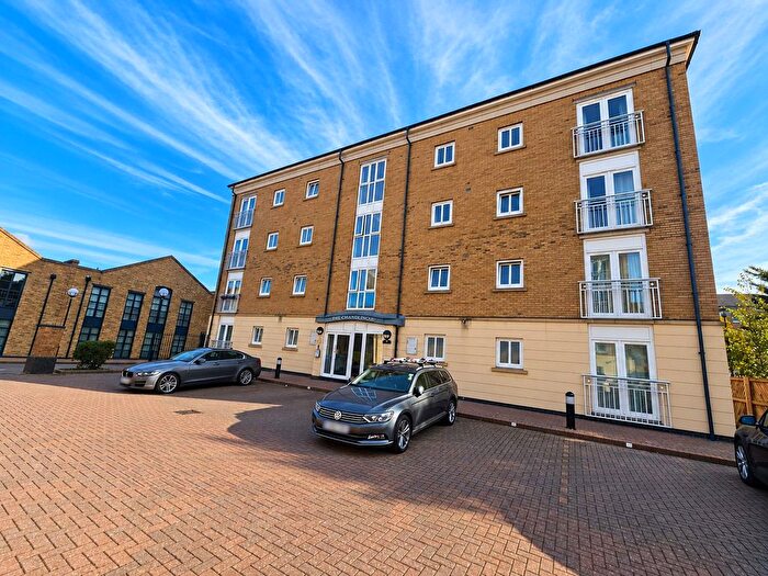 2 Bedroom Flat To Rent In Millennium Drive, London, E14