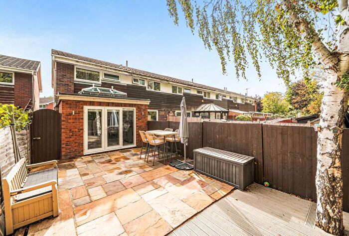 2 Bedroom End Of Terrace House For Sale In Chesterfield Drive, Sevenoaks, Kent, TN13