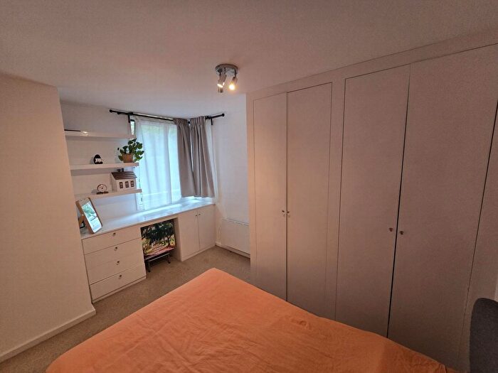 1 Bedroom Flat For Sale In Britten Close, Welgarth Road, Golders Green, NW11