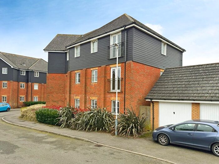 2 Bedroom Flat For Sale In Carter Close, Hawkinge, Folkestone, CT18
