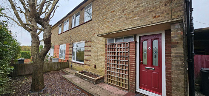 3 Bedroom Semi-Detached House To Rent In Wellhouse Close, Luton, LU1