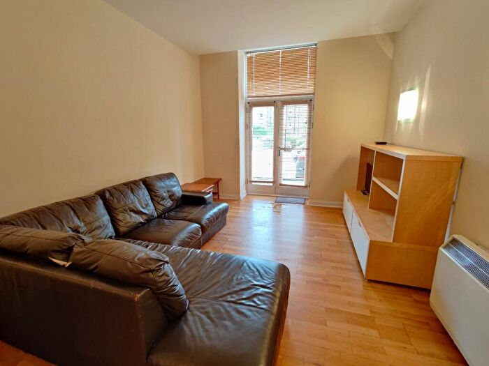 2 Bedroom Flat To Rent In Hermand Crescent, Edinburgh, EH11