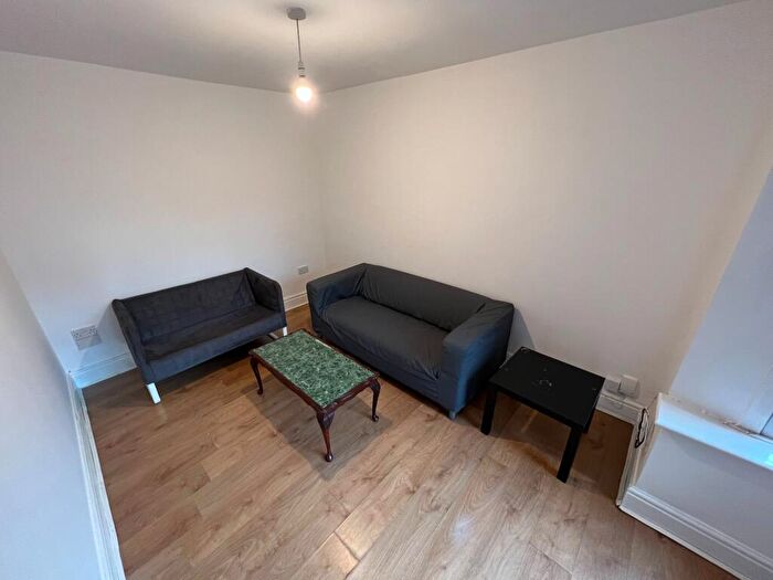 3 Bedroom Semi-Detached House To Rent In Edgeworth Drive, M14