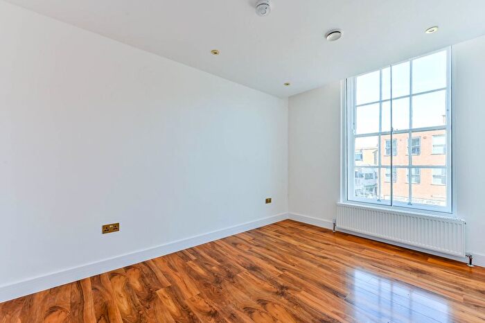 1 Bedroom Flat To Rent In High Street, Guildford, Surrey, Guildford, GU1