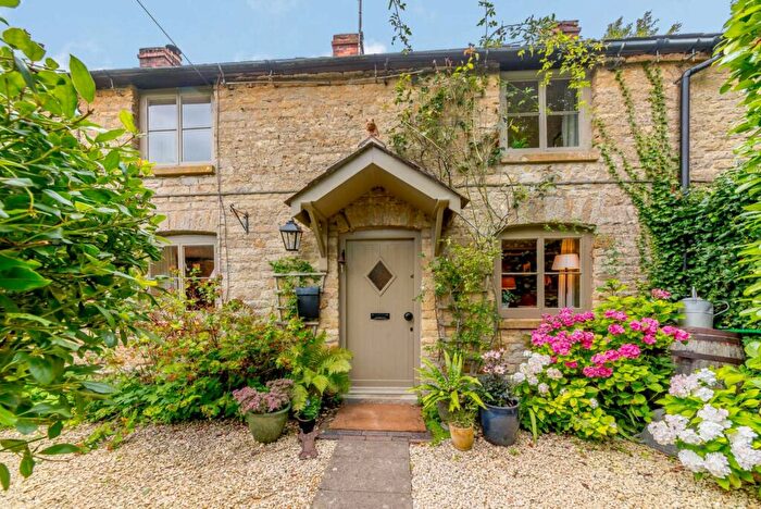 2 Bedroom Cottage For Sale In Brewery Row, Little Compton, GL56