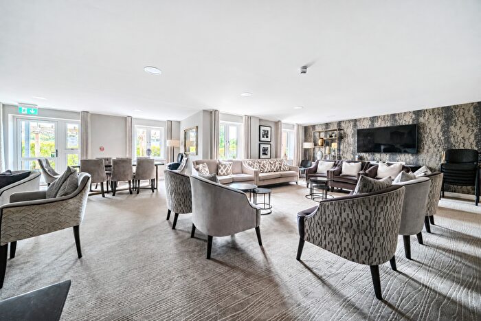 2 Bedroom Flat For Sale In Island View, Shortwood Copse, RG23