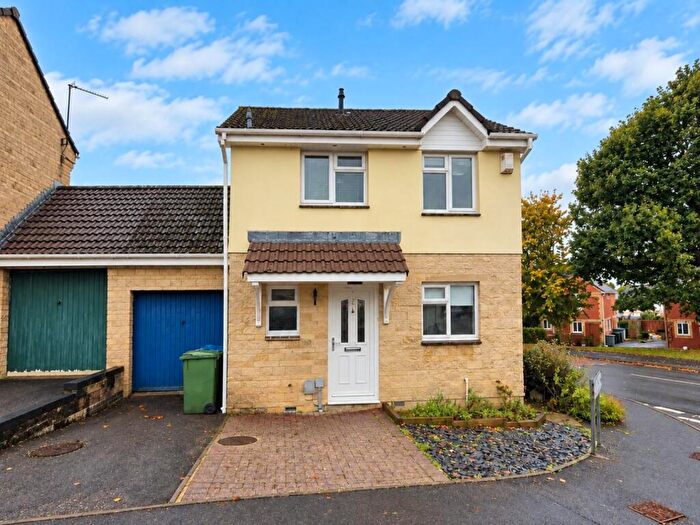3 Bedroom Link Detached House To Rent In Rumble Dene, Pewsham, SN15