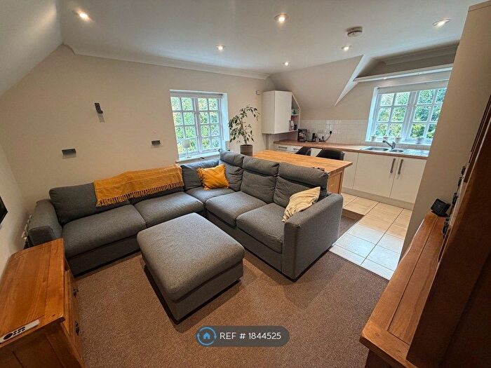 1 Bedroom Flat To Rent In Hopbine Court, Alton, GU34