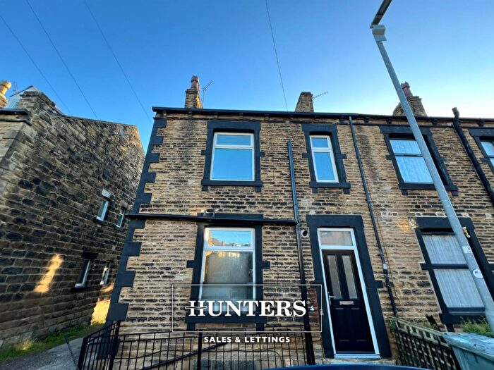 2 Bedroom House To Rent In Clough Street, Leeds, LS27