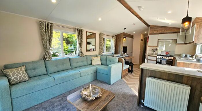 3 Bedroom Park Home For Sale In Llanrug, Caernarfon, LL55