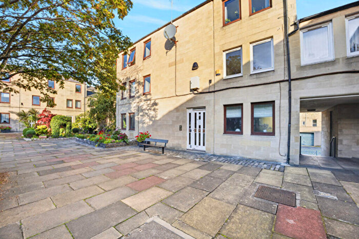 Studio For Sale In / Jamaica Mews, New Town, Edinburgh, EH3
