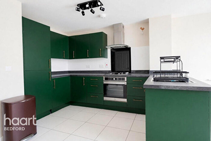 4 Bedroom Town House For Sale In Dragonfly Crescent, Bedford, MK40