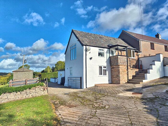 4 Bedroom Semi-Detached House For Sale In Pentre Celyn, Ruthin, LL15