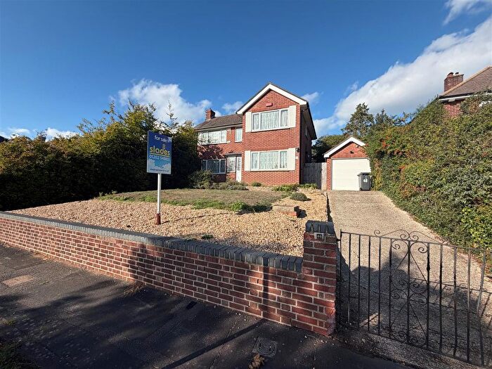 3 Bedroom Detached House For Sale In Parkway Drive, Queens Park, Bournemouth, BH8