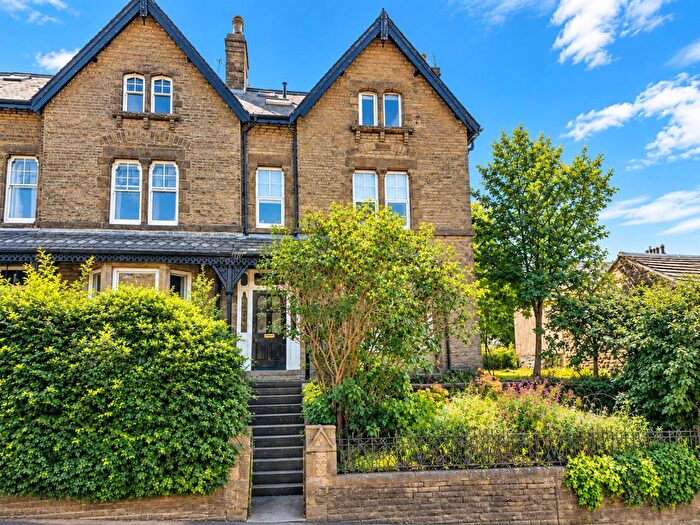 2 Bedroom Apartment For Sale In Bolton Road, Silsden, BD20
