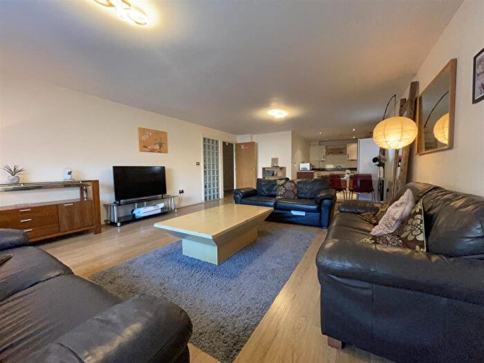 2 Bedroom Apartment For Sale In Chandlery Way, Cardiff, CF10